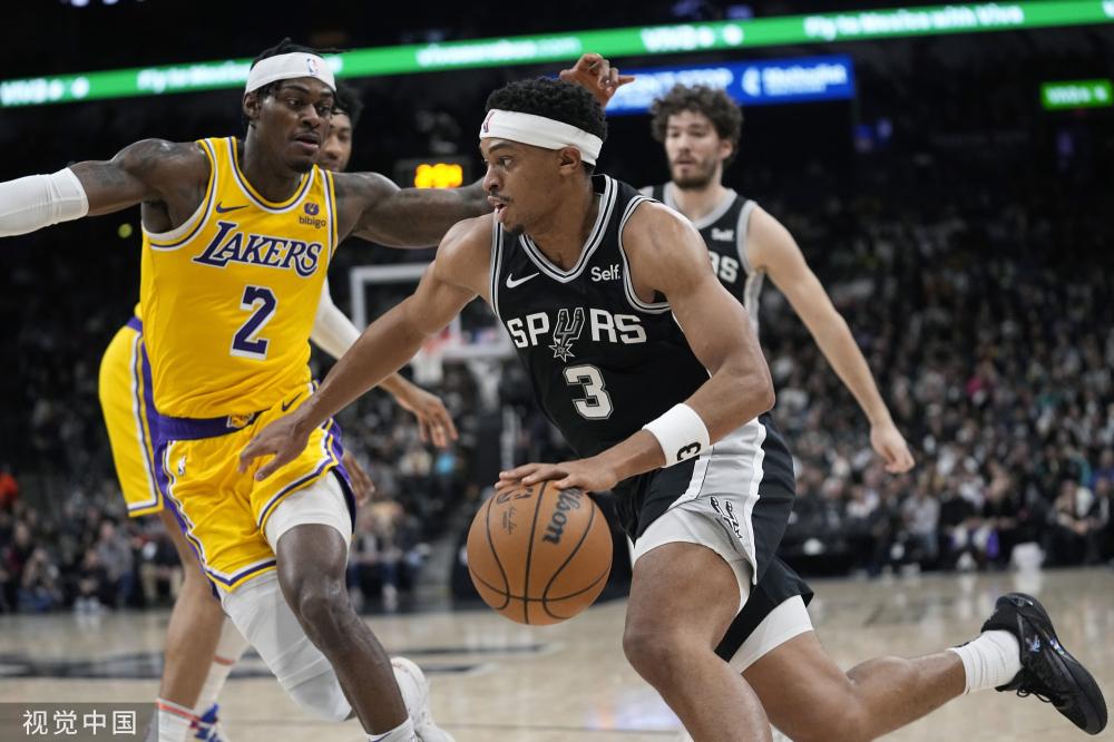 他的表现不 他的表现不